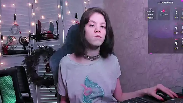 Snapshot of aestheticbeing chatting on February 25, 2026, 12:05 pm aestheticbeing online show from February 25, 2026, 12:05 pm