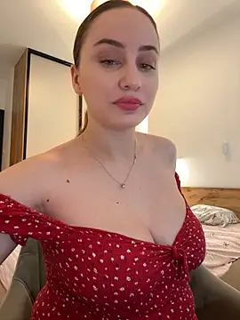 Snapshot of Maribelle_Vinnie chatting on April 16, 2026, 5:25 pm Maribelle Vinnie online show from April 16, 2026, 5:25 pm