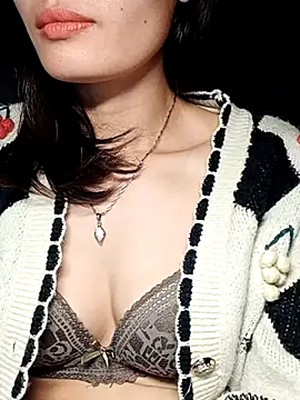 Snapshot of Hinna_x chatting on December 14, 2025, 8:14 pm Hinna x online show from December 14, 2025, 8:14 pm