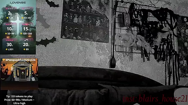 Snapshot of the_high_priestess chatting on October 29, 2025, 5:28 am the high priestess online show from October 29, 2025, 5:28 am