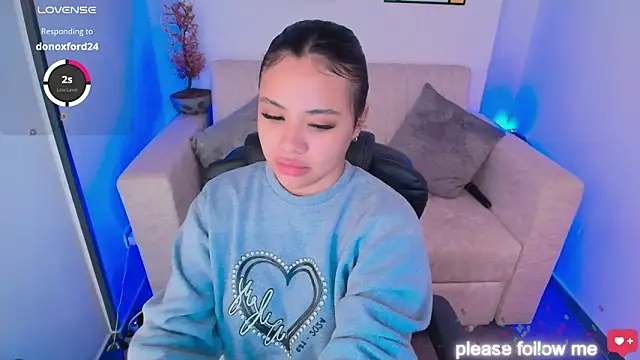 nicemiiaa7  online show from February 14, 2026, 2:56 am