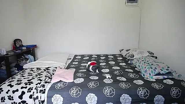 Candy Grey28 online show from November 8, 2025, 11:47 am