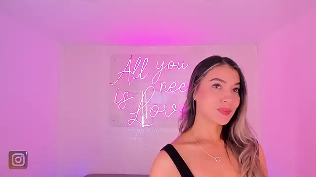 aleksandramiller  online show from January 6, 2026, 12:31 pm