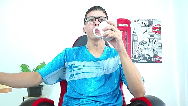 Cumandres18 online show from September 24, 2025, 2:01 pm