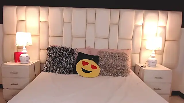 Snapshot of ValuFooster chatting on November 1, 2025, 11:26 am ValuFooster online show from November 1, 2025, 11:26 am