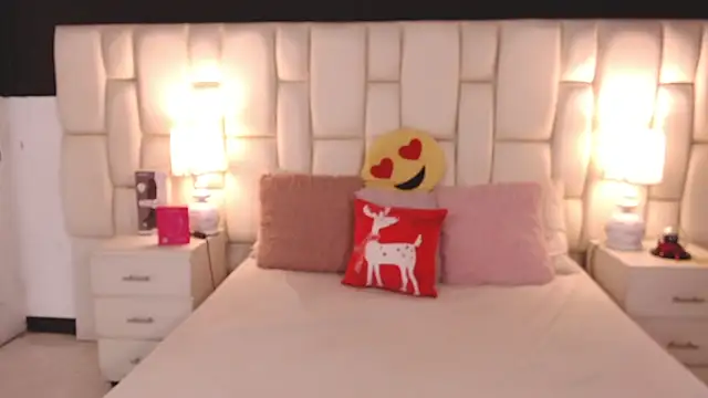 Snapshot of ValuFooster chatting on December 1, 2025, 4:08 pm ValuFooster online show from December 1, 2025, 4:08 pm