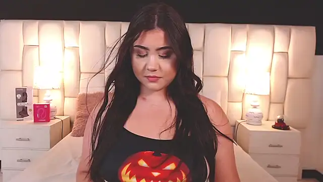 Snapshot of ValuFooster chatting on November 19, 2025, 4:07 pm ValuFooster online show from November 19, 2025, 4:07 pm