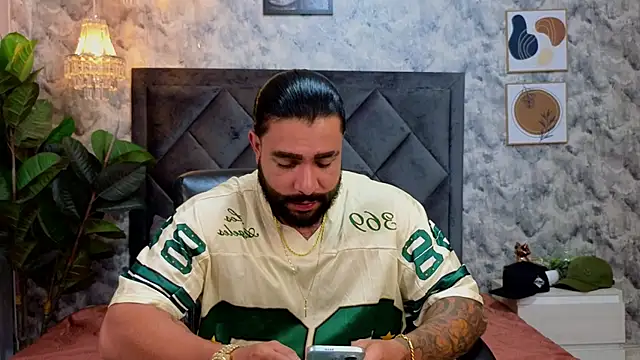 Apolo rousse1 online show from November 12, 2025, 8:34 pm