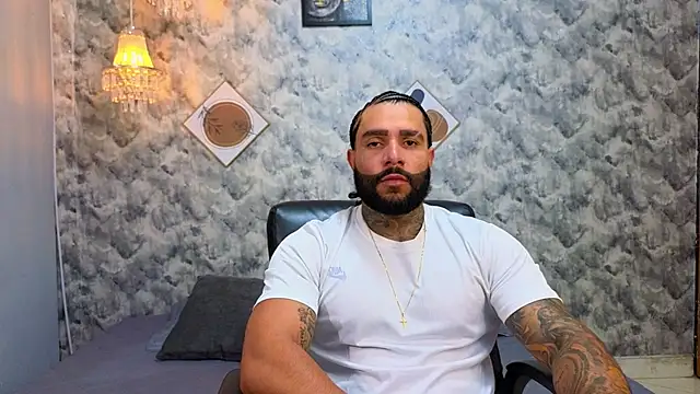 Apolo rousse1 online show from December 15, 2025, 9:31 pm