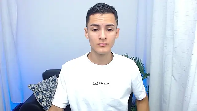 Snapshot of Matiius18 chatting on October 23, 2025, 1:43 pm Matiius18 online show from October 23, 2025, 1:43 pm