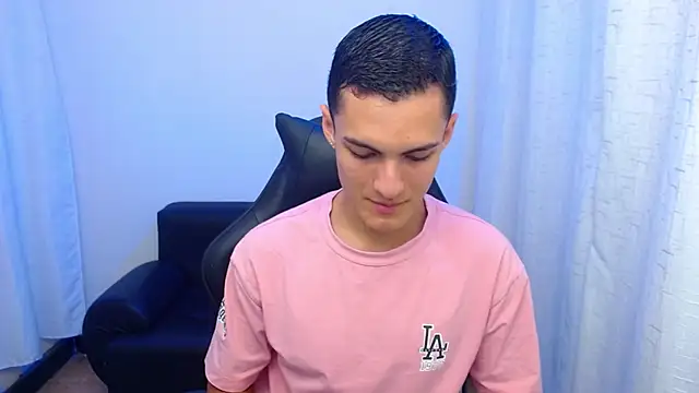 Snapshot of Matiius18 chatting on March 7, 2026, 2:11 pm Matiius18 online show from March 7, 2026, 2:11 pm