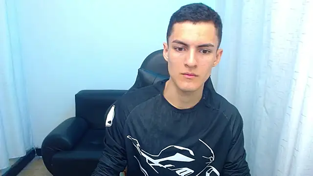 Snapshot of Matiius18 chatting on March 20, 2026, 2:29 pm Matiius18 online show from March 20, 2026, 2:29 pm