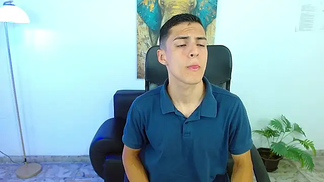 Snapshot of Matiius18 chatting on April 11, 2026, 2:43 pm Matiius18 online show from April 11, 2026, 2:43 pm