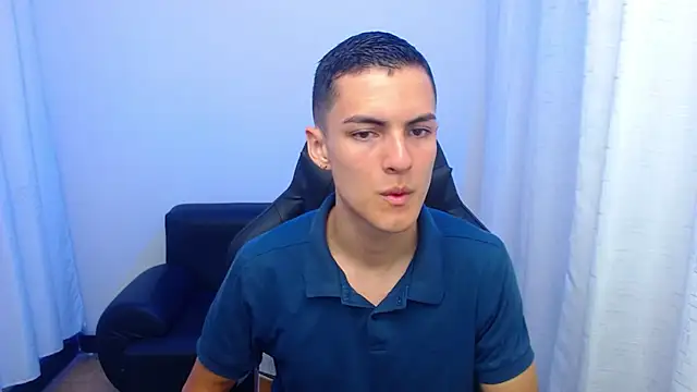 Snapshot of Matiius18 chatting on March 27, 2026, 2:40 pm Matiius18 online show from March 27, 2026, 2:40 pm