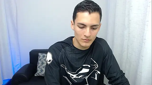 Snapshot of Matiius18 chatting on December 3, 2025, 1:54 pm Matiius18 online show from December 3, 2025, 1:54 pm