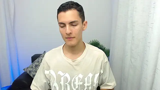 Snapshot of Matiius18 chatting on November 21, 2025, 1:54 pm Matiius18 online show from November 21, 2025, 1:54 pm