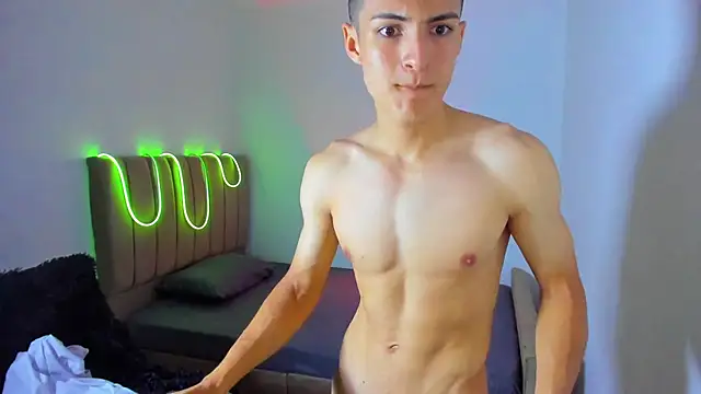 Snapshot of Matiius18 chatting on June 24, 2026, 2:26 pm Matiius18 online show from June 24, 2026, 2:26 pm