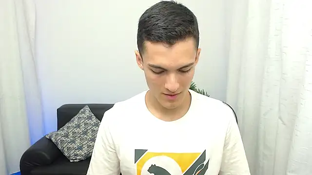 Snapshot of Matiius18 chatting on November 13, 2025, 4:00 pm Matiius18 online show from November 13, 2025, 4:00 pm