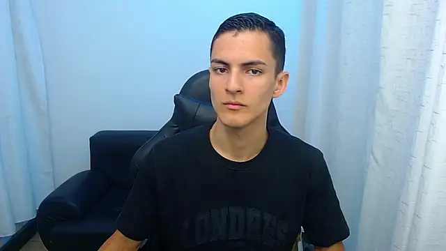 Snapshot of Matiius18 chatting on April 7, 2026, 1:46 pm Matiius18 online show from April 7, 2026, 1:46 pm