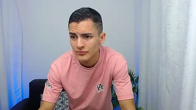 Snapshot of Matiius18 chatting on November 9, 2025, 1:48 pm Matiius18 online show from November 9, 2025, 1:48 pm