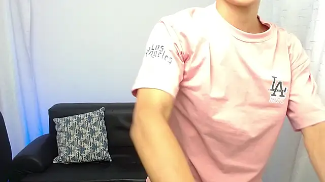 Snapshot of Matiius18 chatting on November 28, 2025, 2:17 pm Matiius18 online show from November 28, 2025, 2:17 pm