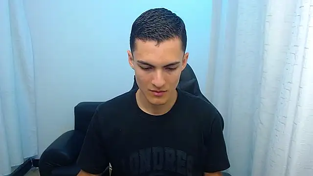 Snapshot of Matiius18 chatting on April 12, 2026, 3:15 pm Matiius18 online show from April 12, 2026, 3:15 pm