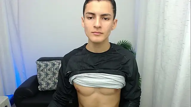 Snapshot of Matiius18 chatting on December 5, 2025, 1:43 pm Matiius18 online show from December 5, 2025, 1:43 pm