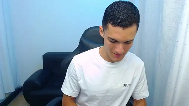 Snapshot of Matiius18 chatting on March 21, 2026, 2:21 pm Matiius18 online show from March 21, 2026, 2:21 pm