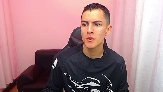 Snapshot of Matiius18 chatting on March 28, 2026, 1:56 pm Matiius18 online show from March 28, 2026, 1:56 pm