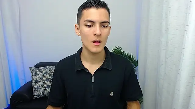 Snapshot of Matiius18 chatting on November 12, 2025, 1:37 pm Matiius18 online show from November 12, 2025, 1:37 pm