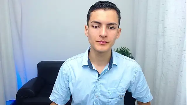 Snapshot of Matiius18 chatting on December 4, 2025, 2:27 pm Matiius18 online show from December 4, 2025, 2:27 pm