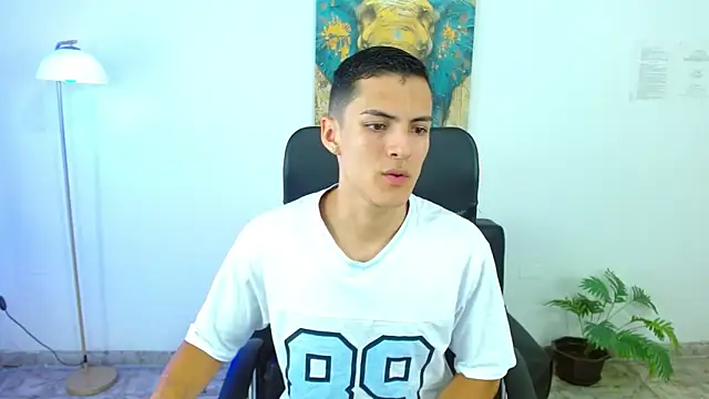 Snapshot of Matiius18 chatting on April 13, 2026, 2:32 pm Matiius18 online show from April 13, 2026, 2:32 pm