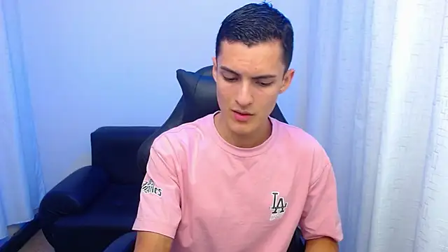 Snapshot of Matiius18 chatting on March 9, 2026, 1:36 pm Matiius18 online show from March 9, 2026, 1:36 pm