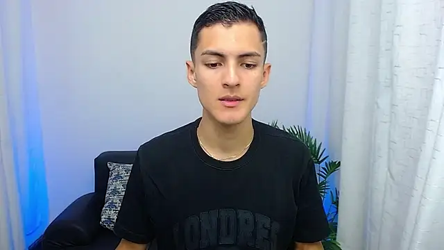 Snapshot of Matiius18 chatting on October 24, 2025, 1:54 pm Matiius18 online show from October 24, 2025, 1:54 pm