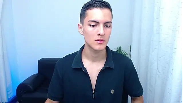 Snapshot of Matiius18 chatting on December 14, 2025, 2:11 pm Matiius18 online show from December 14, 2025, 2:11 pm