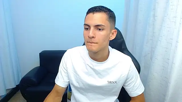 Snapshot of Matiius18 chatting on March 16, 2026, 1:37 pm Matiius18 online show from March 16, 2026, 1:37 pm