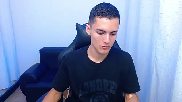 Snapshot of Matiius18 chatting on March 3, 2026, 2:13 pm Matiius18 online show from March 3, 2026, 2:13 pm