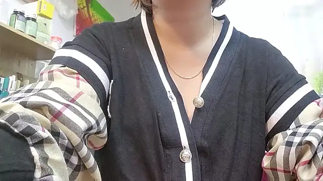 Snapshot of MichiLovely chatting on December 16, 2025, 6:28 am MichiLovely online show from December 16, 2025, 6:28 am