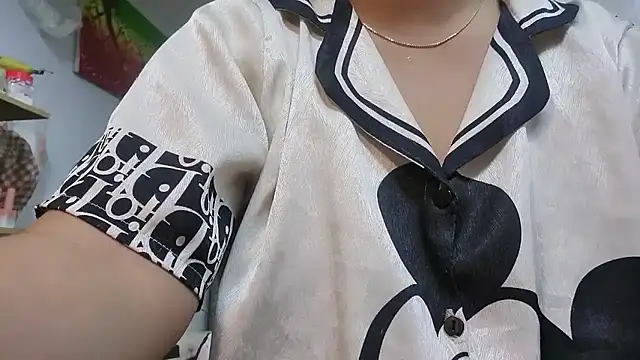 Snapshot of MichiLovely chatting on December 19, 2025, 1:31 am MichiLovely online show from December 19, 2025, 1:31 am