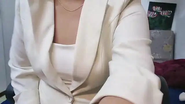 Snapshot of MichiLovely chatting on December 15, 2025, 3:29 pm MichiLovely online show from December 15, 2025, 3:29 pm