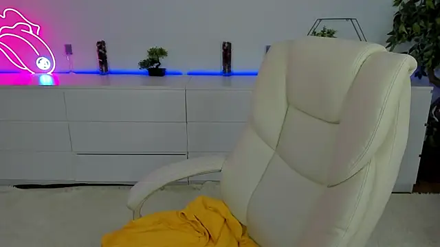 Snapshot of KattyRose8 chatting on November 20, 2025, 6:36 am KattyRose8 online show from November 20, 2025, 6:36 am