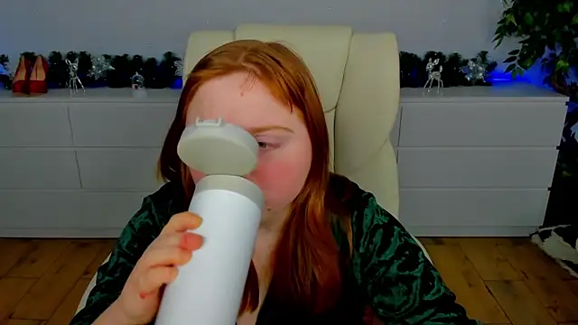 Snapshot of KattyRose8 chatting on December 15, 2025, 6:41 am KattyRose8 online show from December 15, 2025, 6:41 am