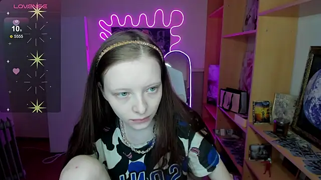 AliceHaris online show from November 16, 2025, 3:11 am