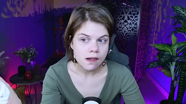 EllieMurler online show from November 12, 2025, 9:13 am