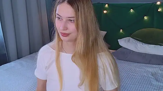 Sofii Ly online show from September 10, 2025, 6:12 am