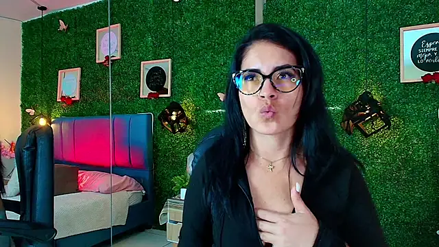 Linagh  online show from November 10, 2025, 11:48 am