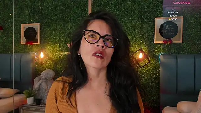 Linagh  online show from December 19, 2025, 12:07 pm