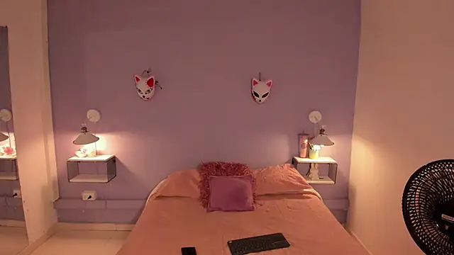 Zoe Lynch  online show from September 23, 2025, 11:50 am