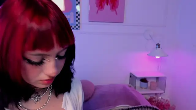 Zoe Lynch  online show from April 13, 2026, 11:36 am