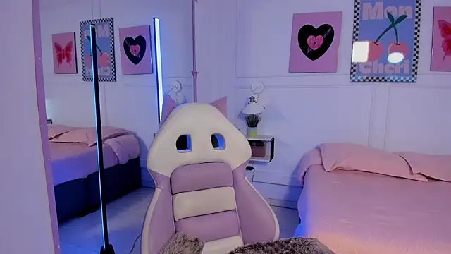 Zoe Lynch  online show from April 9, 2026, 11:38 am